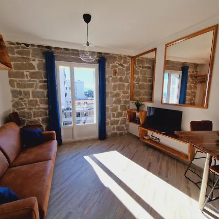 Incroyable T2 Plein De Charme Avec Balcon Vue A L'entree D'ajaccio * 阿雅克肖