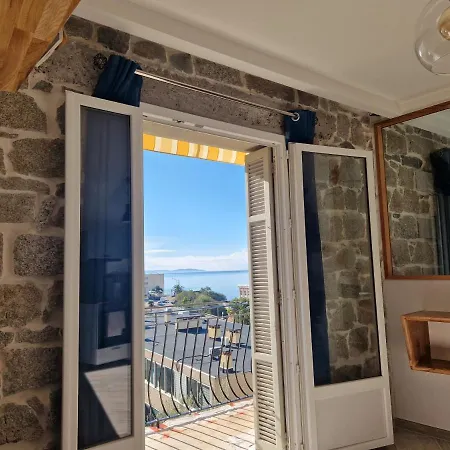 Incroyable T2 Plein De Charme Avec Balcon Vue A L'entree D'ajaccio דירה
