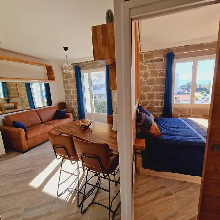 Incroyable T2 Plein De Charme Avec Balcon Vue A L'entree D'ajaccio אז'אקסיו