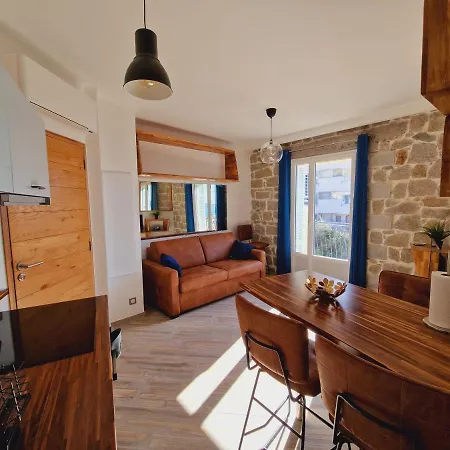 Incroyable T2 Plein De Charme Avec Balcon Vue A L'entree D'ajaccio *